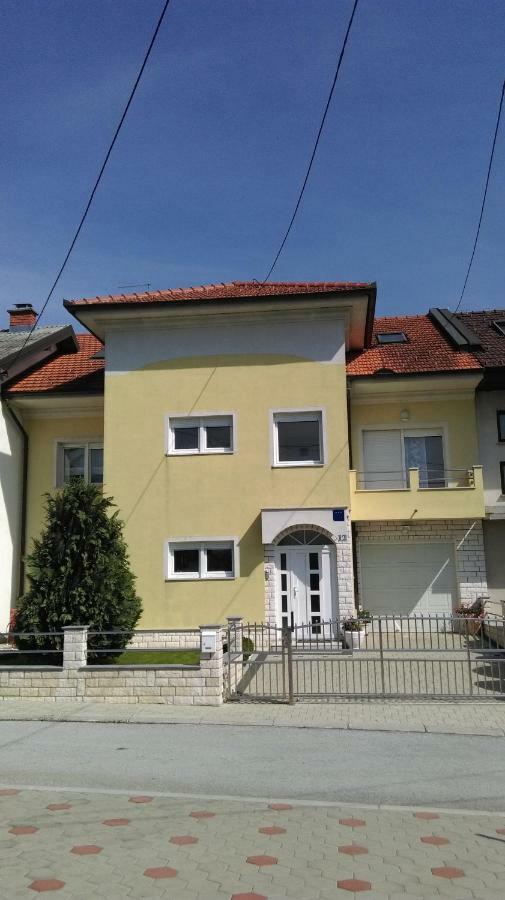 Apartmani Nova Karlovac Exterior photo